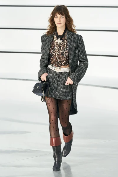 Look 19